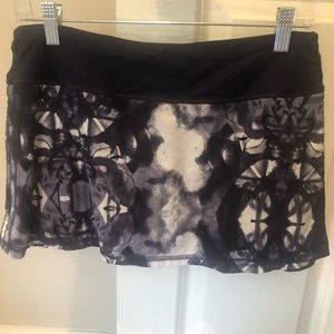 Lululemon skirt size 6